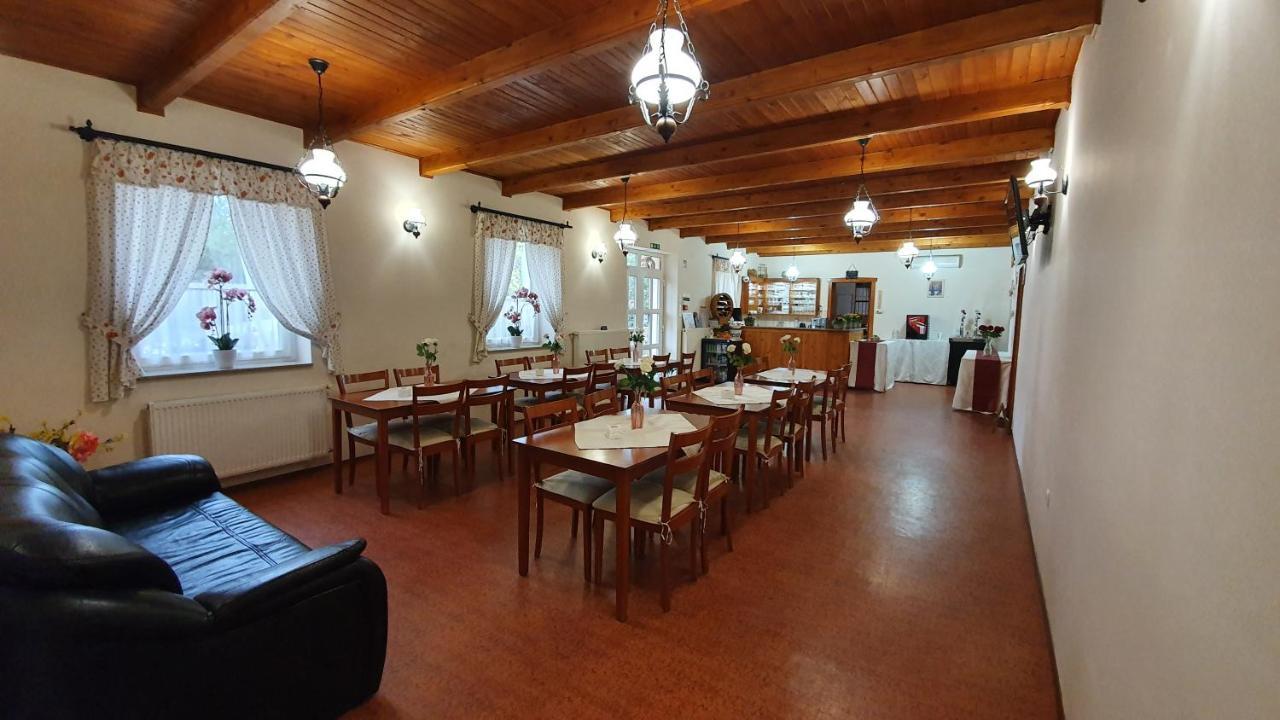 מלון Dunavarsány Anna Panzio מראה חיצוני תמונה